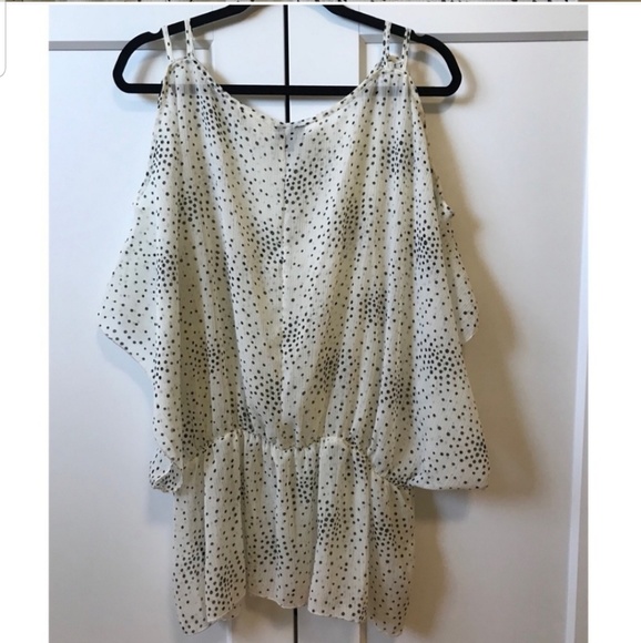 ⬇⬇ Torrid PLUS 3x Cold Shoulder Chiffon Blouse - Picture 4 of 8